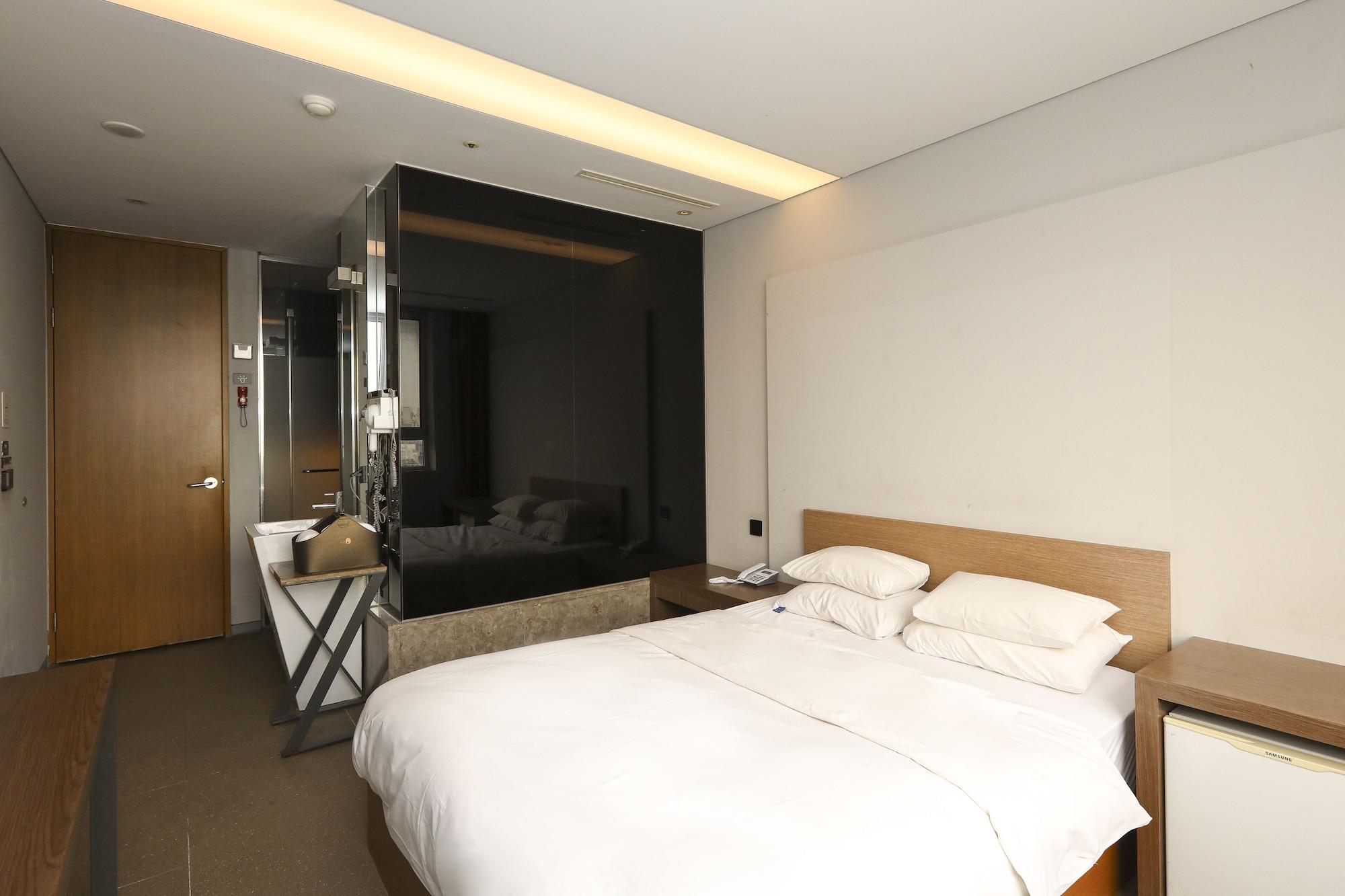Hotel The Designers Hongdae Сеул Екстер'єр фото