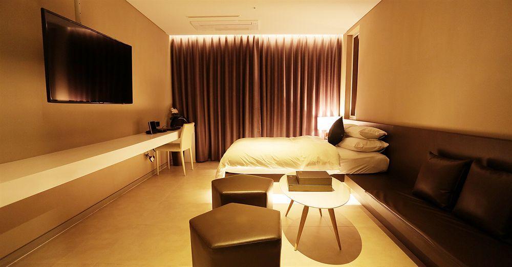 Hotel The Designers Hongdae Сеул Екстер'єр фото